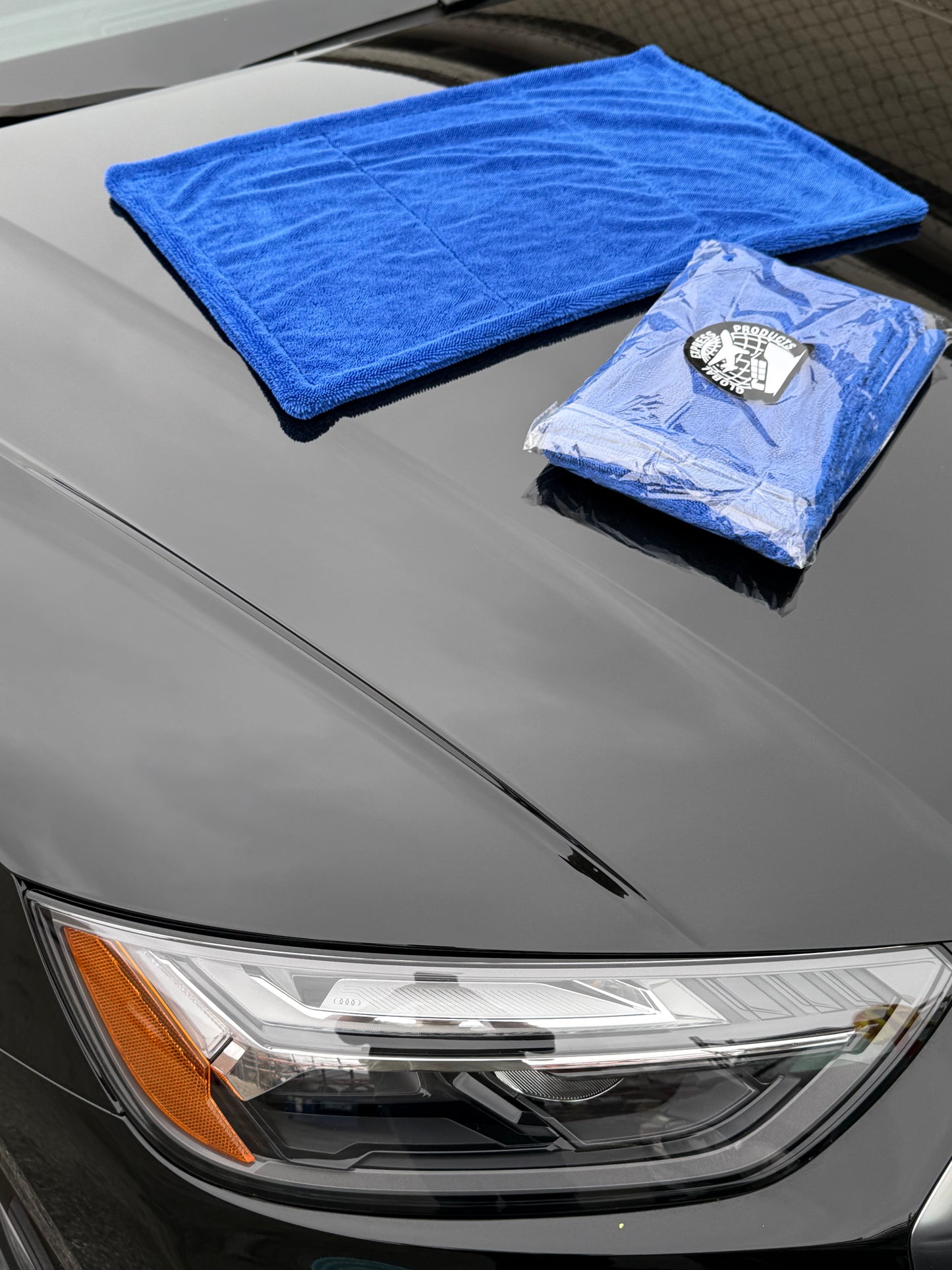 ULTRA-THICK PREMIUM 1200 gsm microfiber drying towel